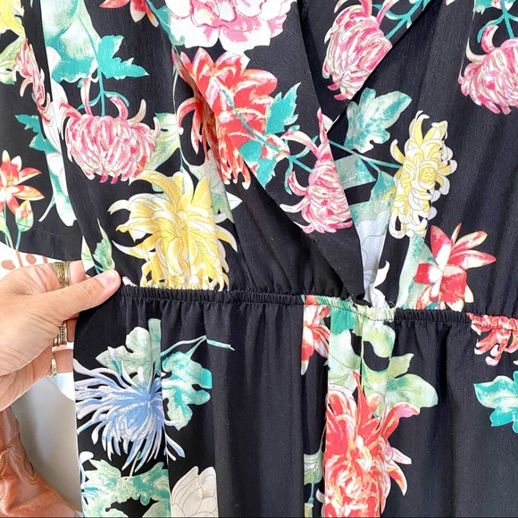 Sweet and super fun floral stunning Jumpsuit 🌺✨ - Picture 9 of 10